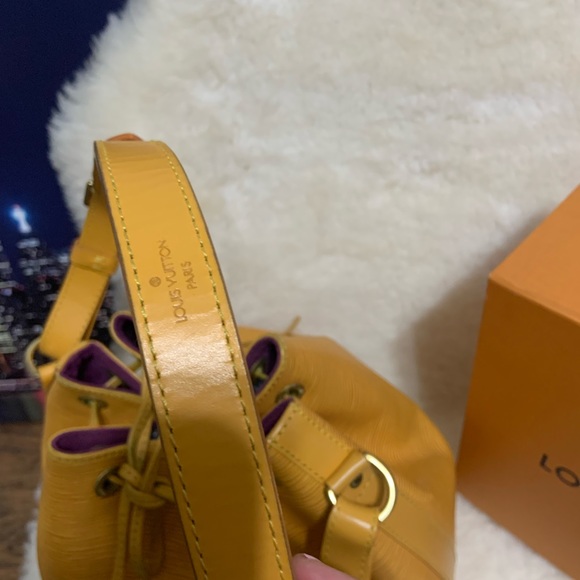 Louis Vuitton Petit Noe drawstring shoulder bag Epi - Picture 4 of 7